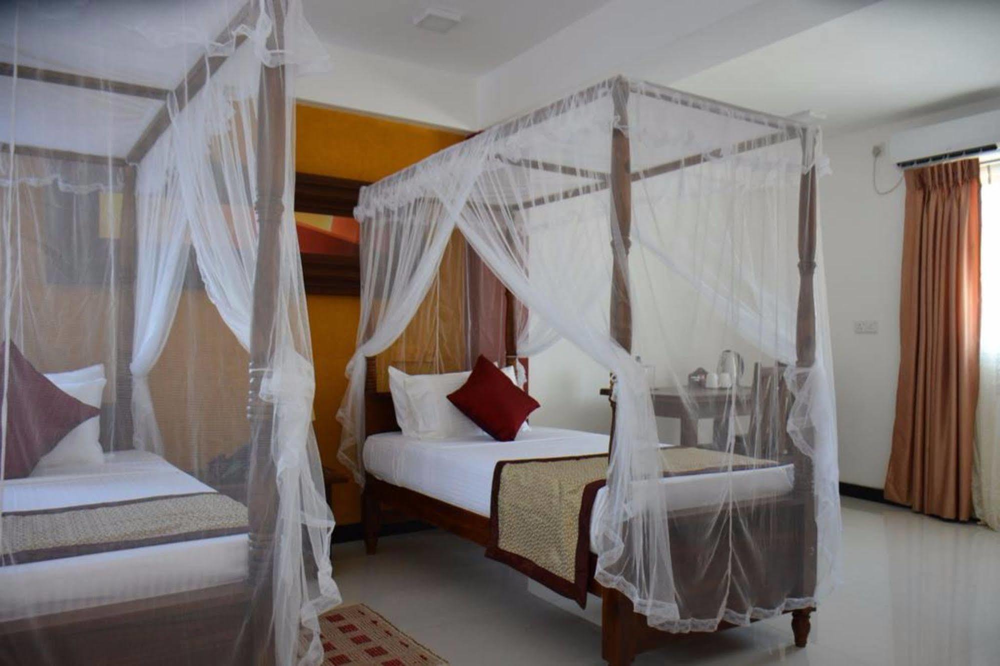 Meili Lanka City Hotel Kandy Exterior foto