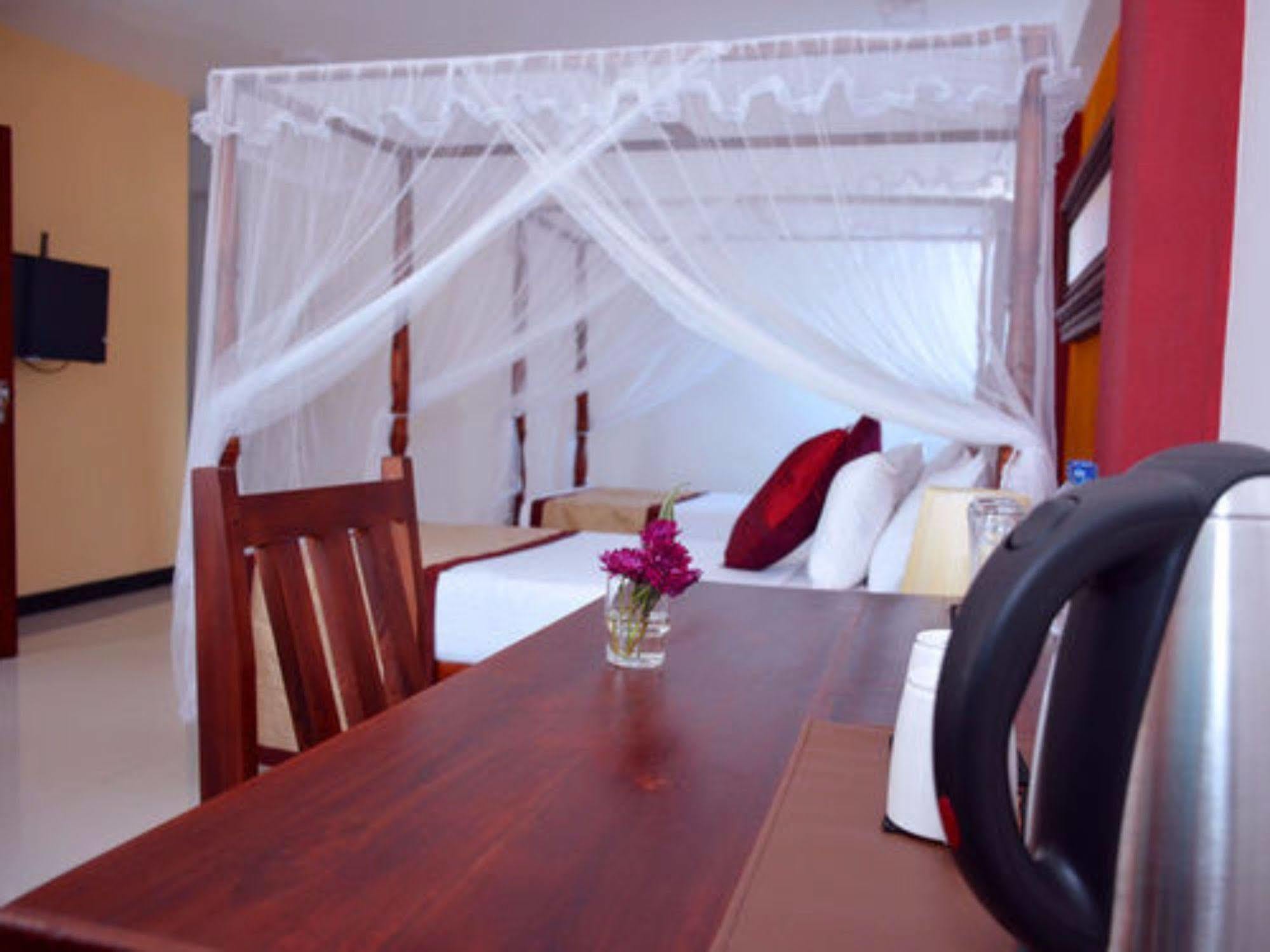 Meili Lanka City Hotel Kandy Exterior foto
